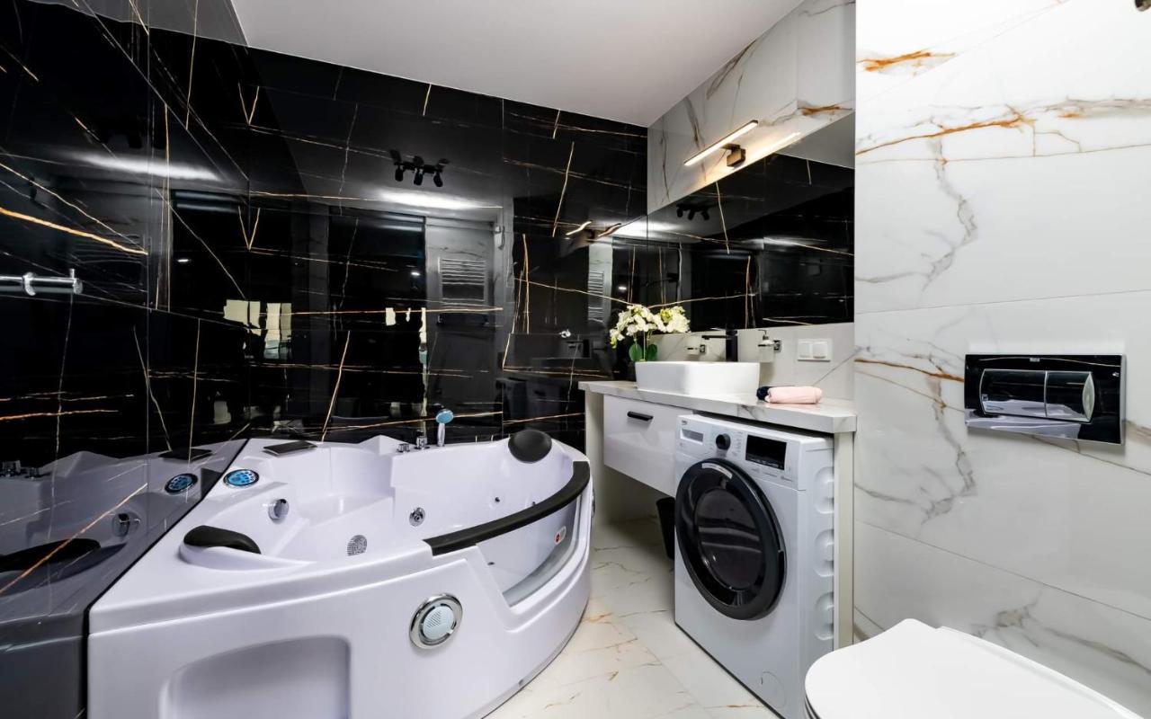 Loveroom Panorama Park Jacuzzi Białystok Eksteriør billede
